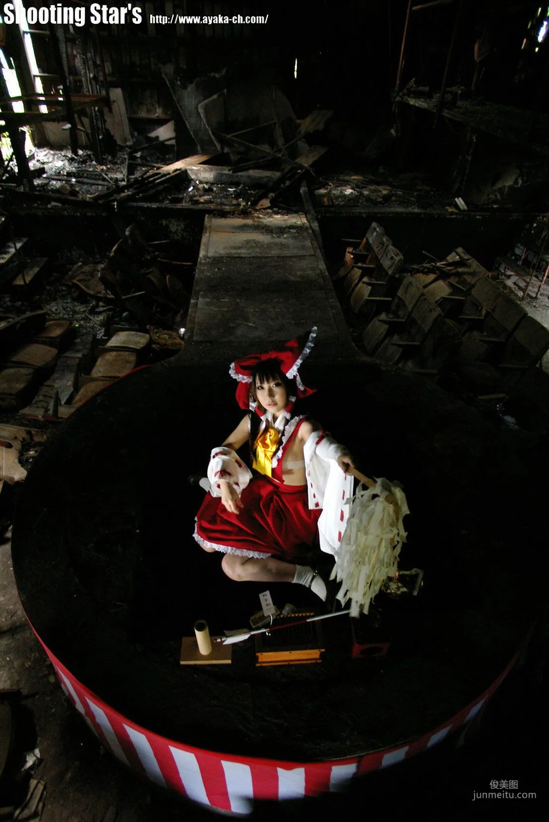 绫香 (Saku サク) 《Touhou Project》Hakurei Reimu+Kirisame Marisa [Shooting Star's] 寫真集 10