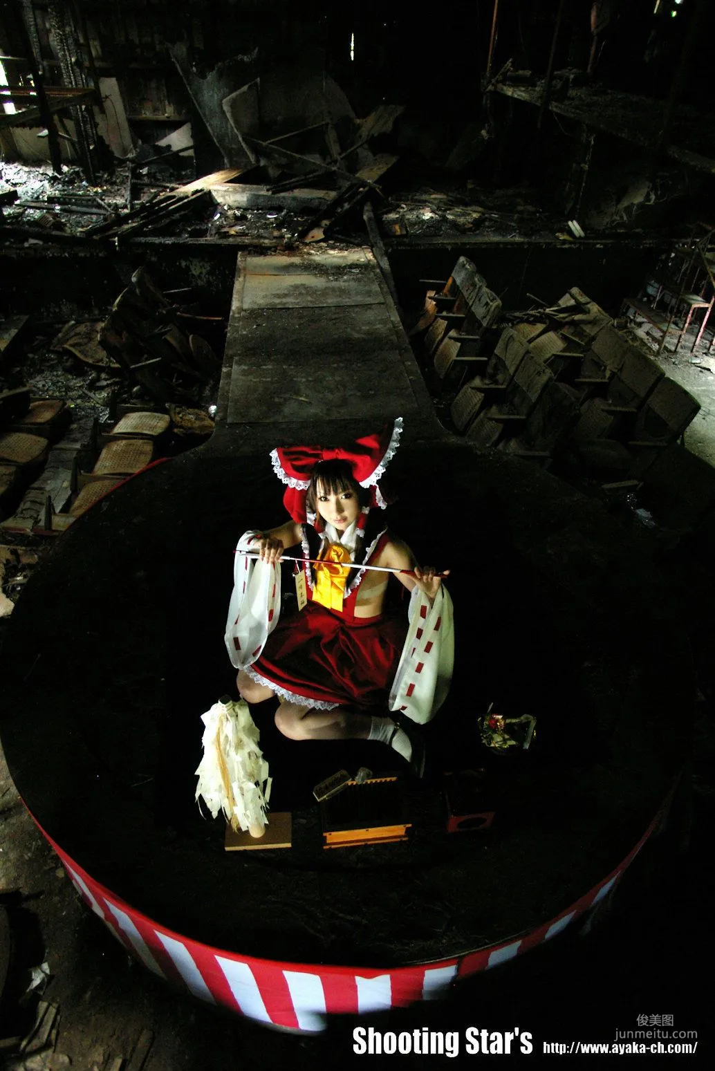 绫香 (Saku サク) 《Touhou Project》Hakurei Reimu+Kirisame Marisa [Shooting Star's] 寫真集 11