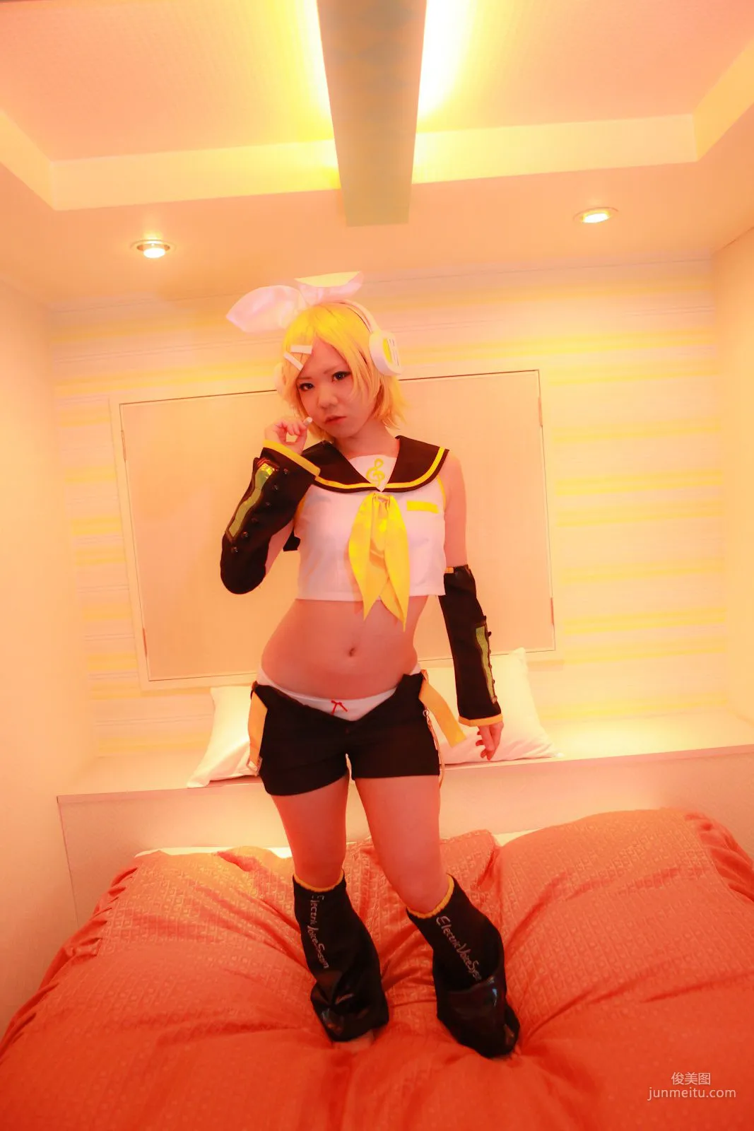 Mana Tanaka, VOCALOID Kagamine Rin [Cosplay Collection] Photo Set photo 1