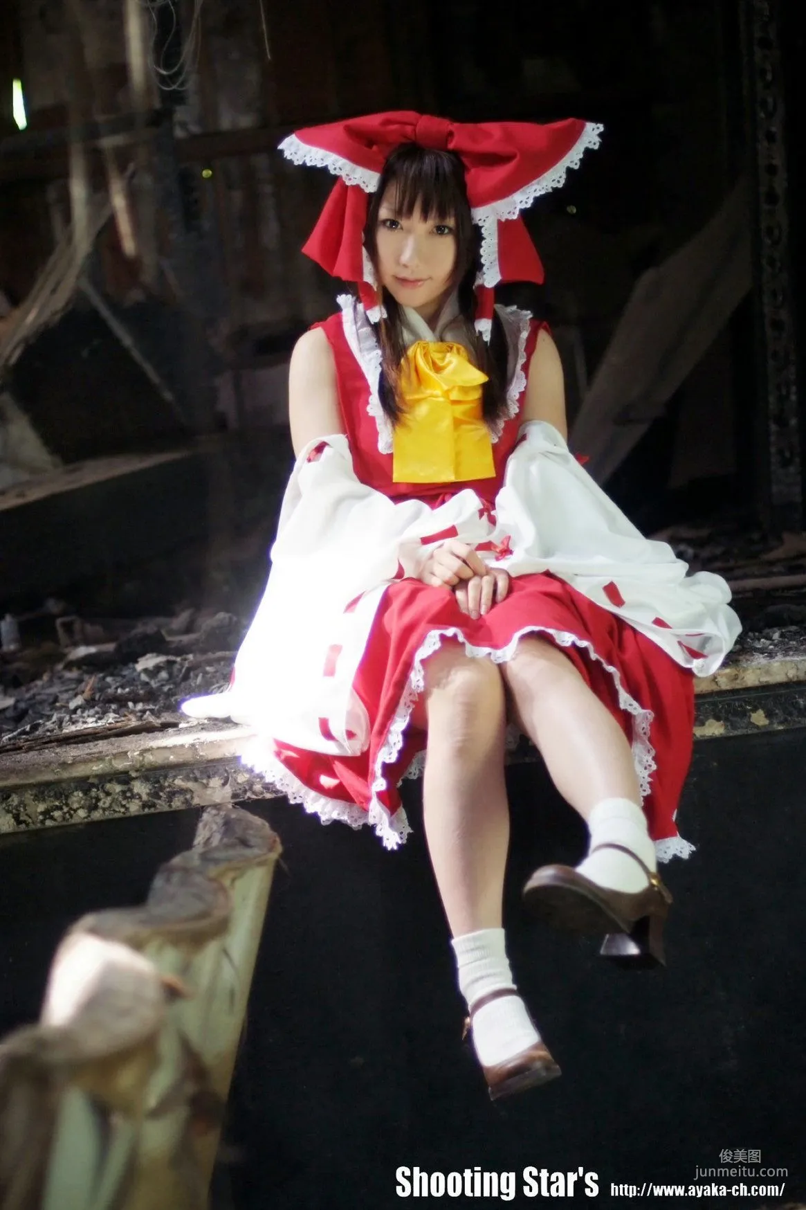 绫香 (Saku サク) 《Touhou Project》Hakurei Reimu+Kirisame Marisa [Shooting Star's] 寫真集 38