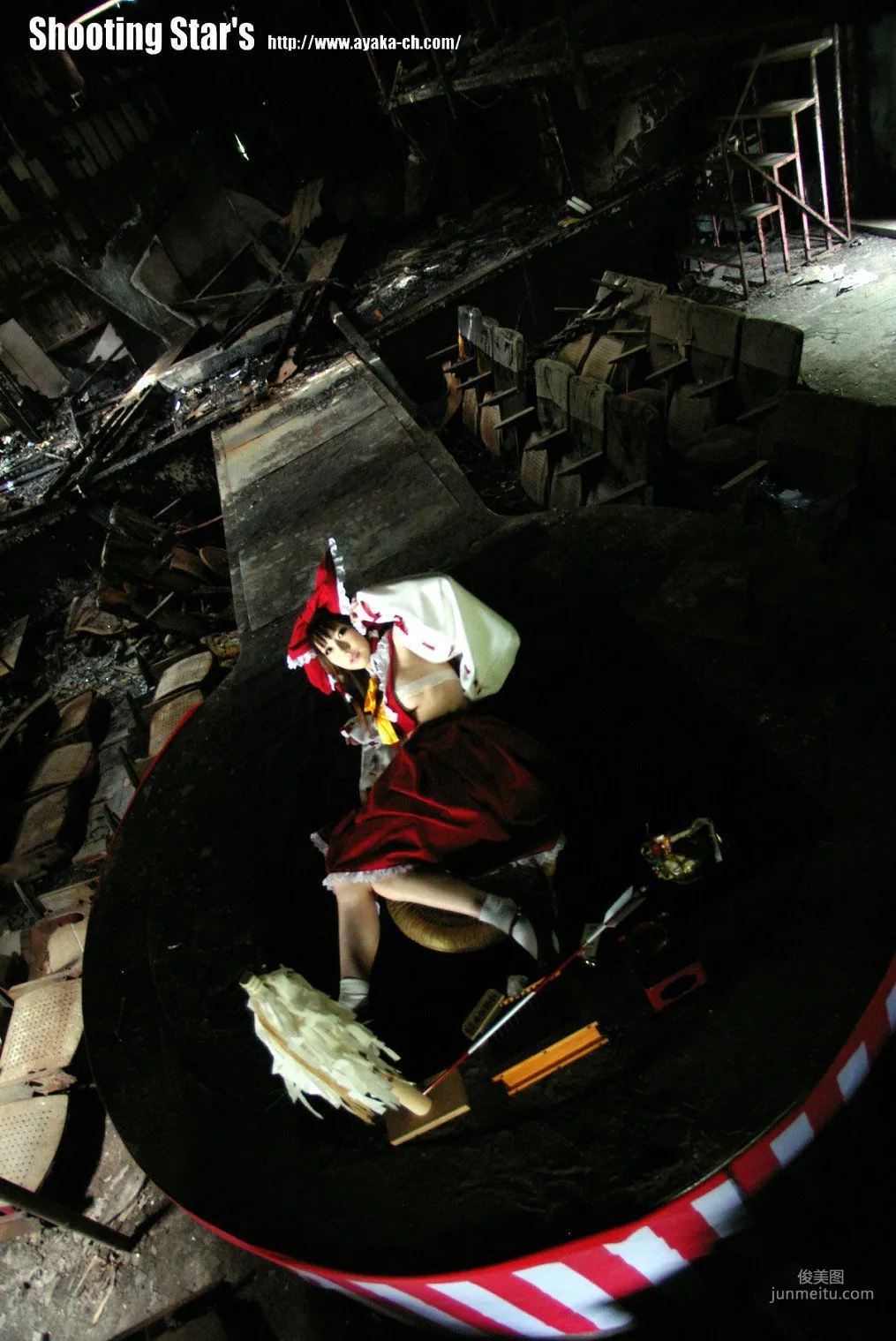 绫香 (Saku サク) 《Touhou Project》Hakurei Reimu+Kirisame Marisa [Shooting Star's] 寫真集 15