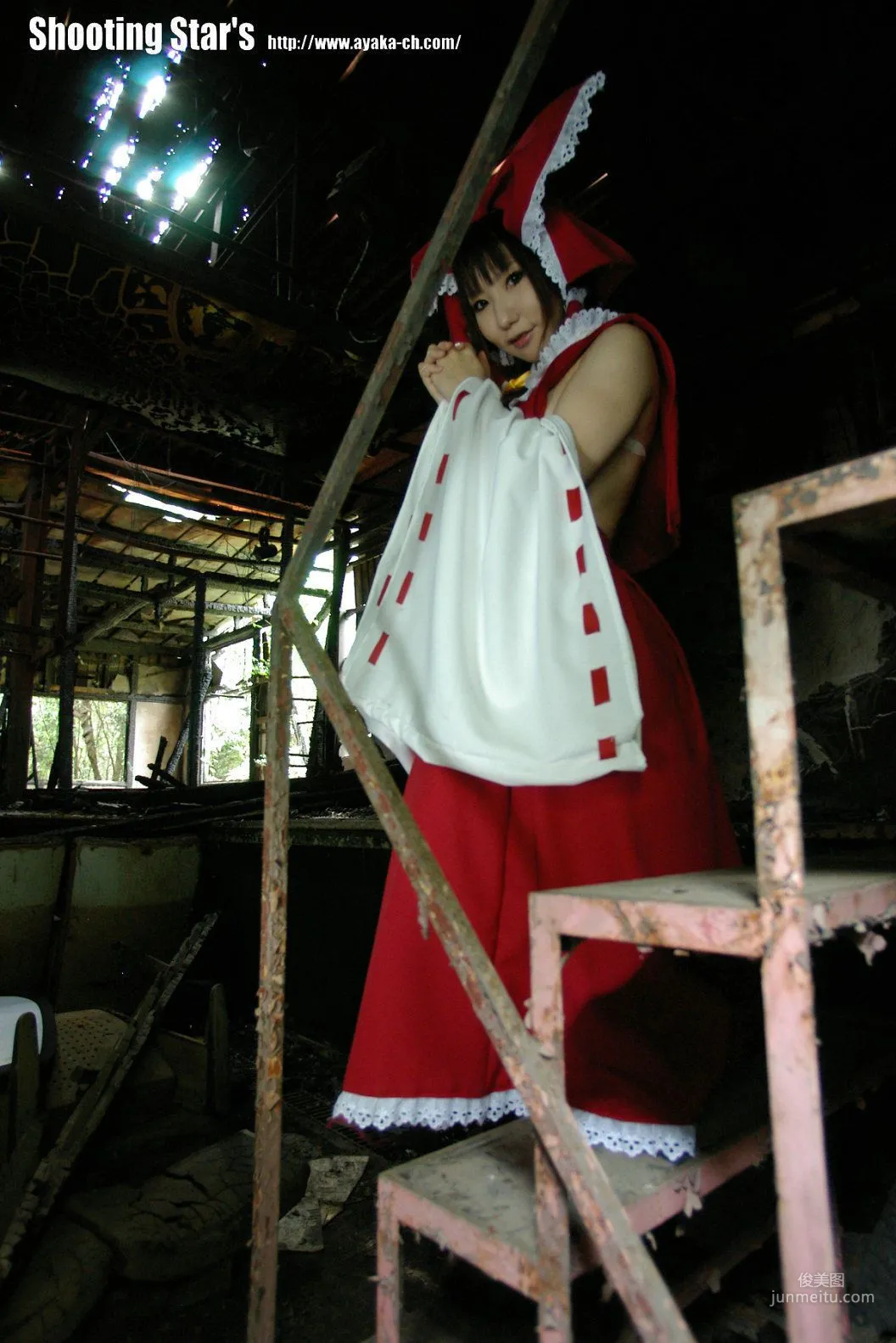 绫香 (Saku サク) 《Touhou Project》Hakurei Reimu+Kirisame Marisa [Shooting Star's] 寫真集 24