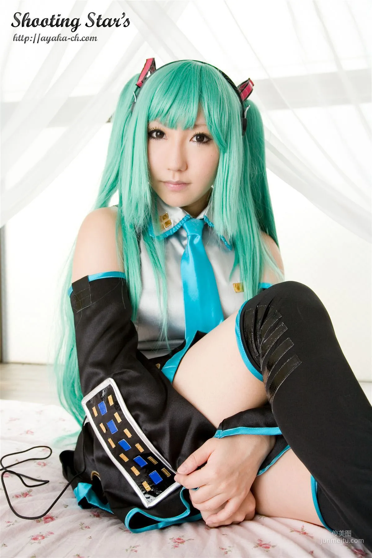 サク (绫香 Saku Ayaka) 《VOCALOID》Hatsune Miku [Shooting Star's] 寫真集 5