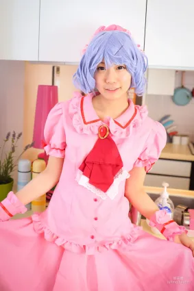 喜屋武裡奈 《東方Project》Remilia Scarlet [SEVEN DOLLS] 寫真集