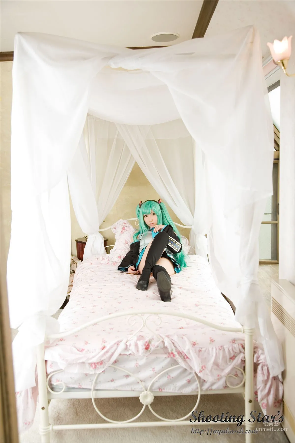 サク (绫香 Saku Ayaka) 《VOCALOID》Hatsune Miku [Shooting Star's] 寫真集 15