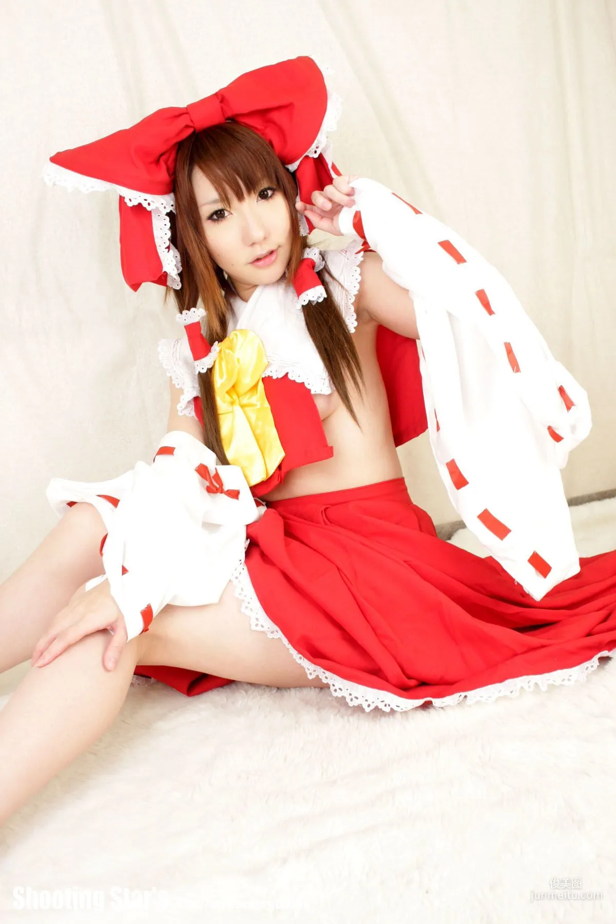 绫香 (Saku サク) 《Touhou Project》Hakurei Reimu+Kirisame Marisa [Shooting Star's] 寫真集 98