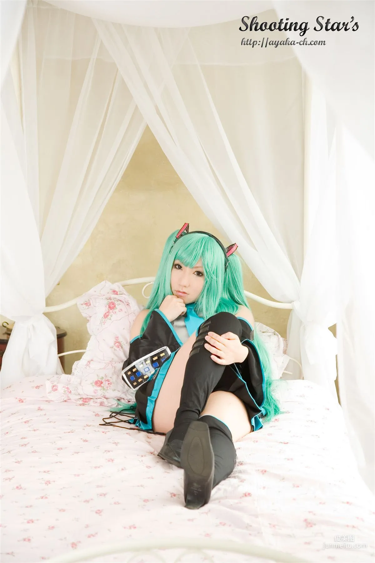 サク (绫香 Saku Ayaka) 《VOCALOID》Hatsune Miku [Shooting Star's] 寫真集 16