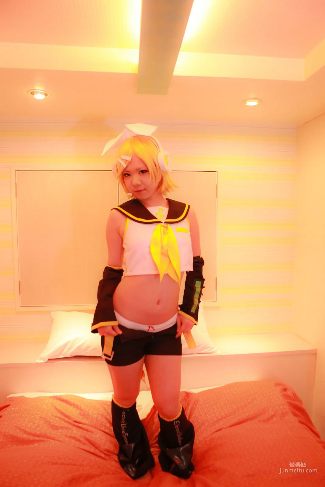 Mana Tanaka, VOCALOID Kagamine Rin [Cosplay Collection] Photo Set photo 4