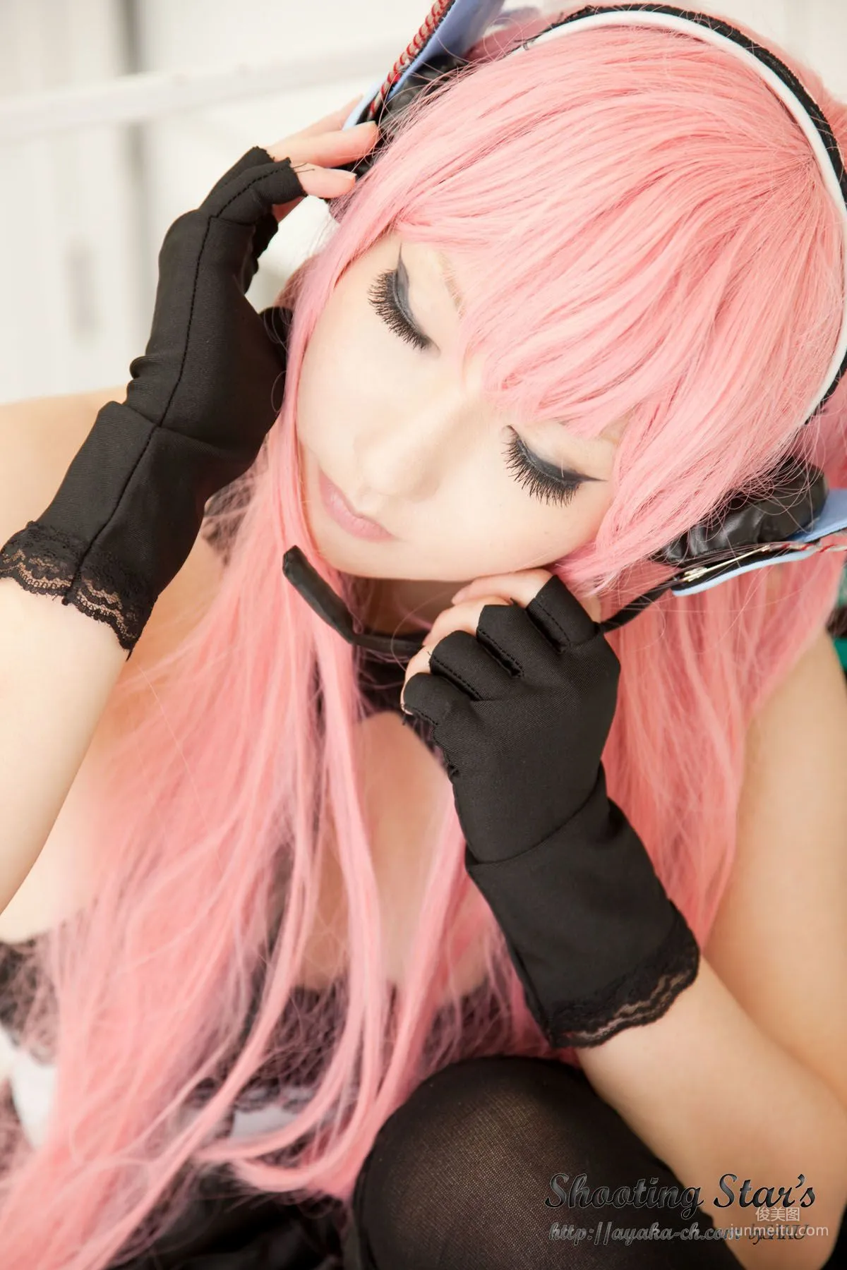 绫香 (Sakuサク) 《VOCALOID》 Megurine Luka [Shooting Star's] 寫真集 81