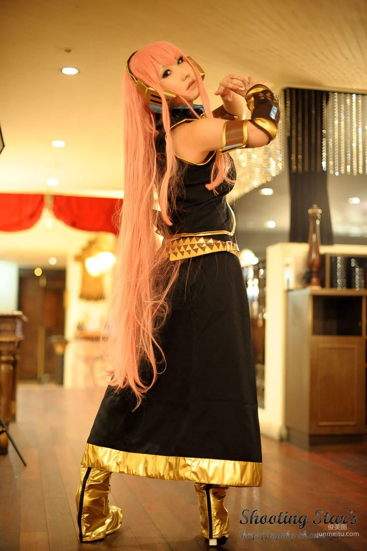 绫香 (Sakuサク) 《VOCALOID》 Megurine Luka [Shooting Star's] 寫真集 11