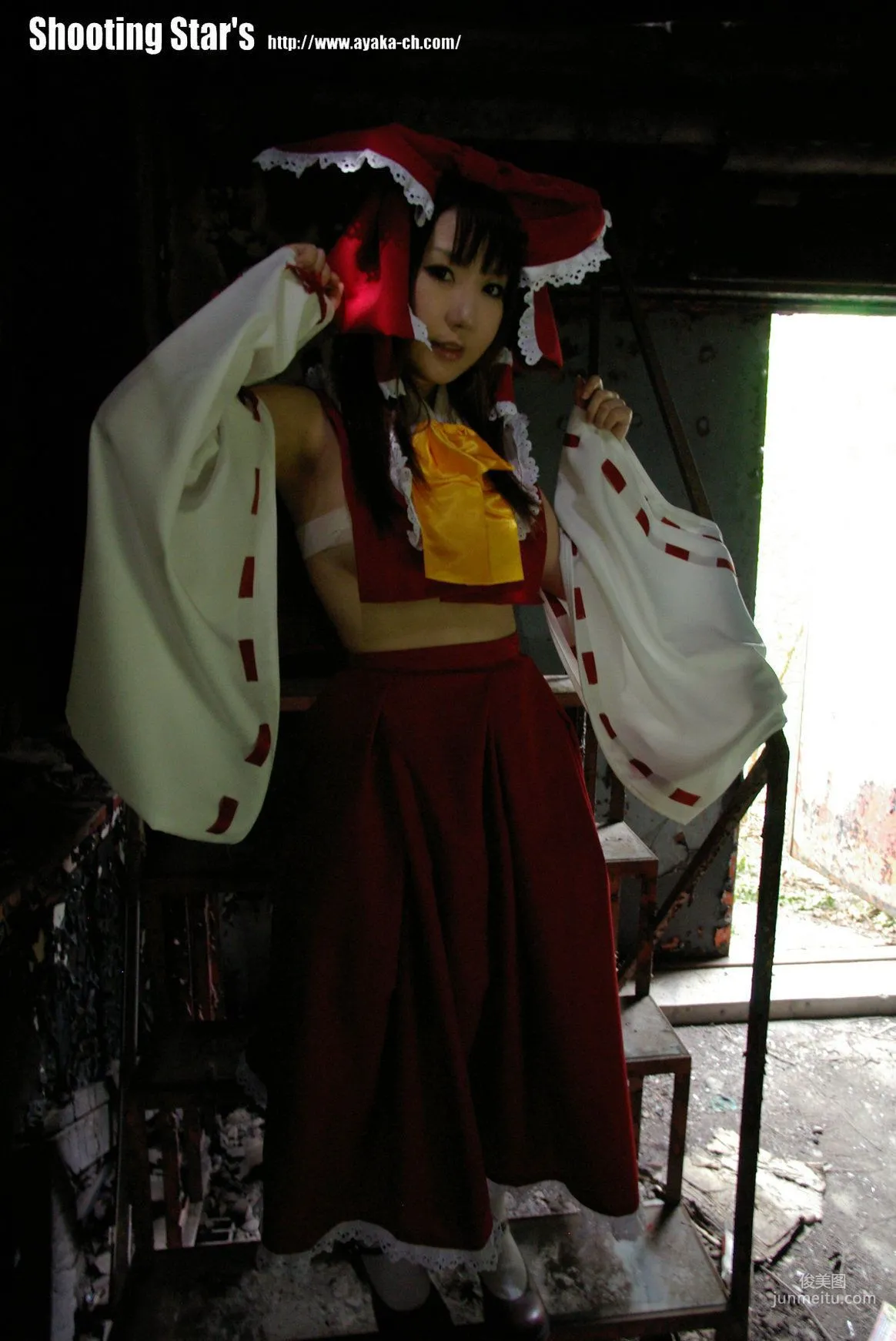 绫香 (Saku サク) 《Touhou Project》Hakurei Reimu+Kirisame Marisa [Shooting Star's] 寫真集 20