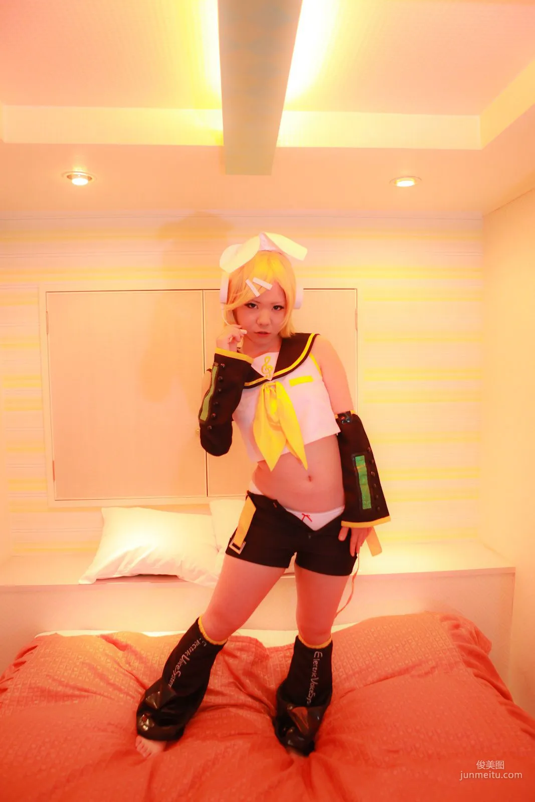 Mana Tanaka, VOCALOID Kagamine Rin [Cosplay Collection] Photo Set photo 2