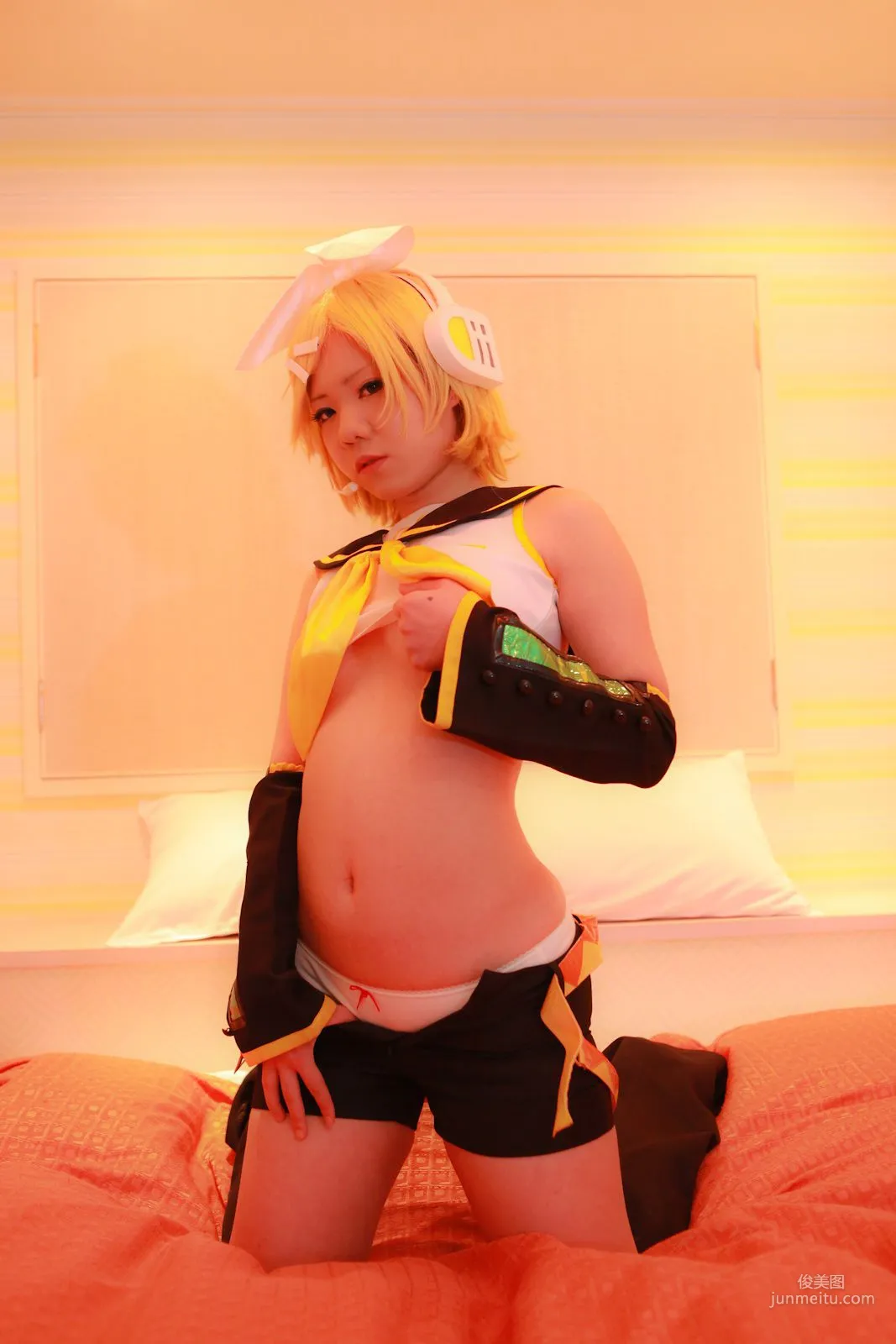 Mana Tanaka, VOCALOID Kagamine Rin [Cosplay Collection] Photo Set photo 27