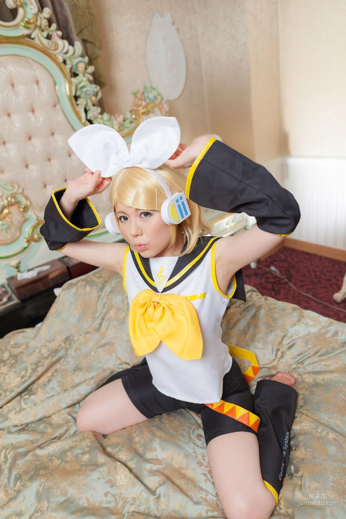 Mai Araki, VOCALOID Kagamine Rin [Cosplay Collection] Photo Set photo 18
