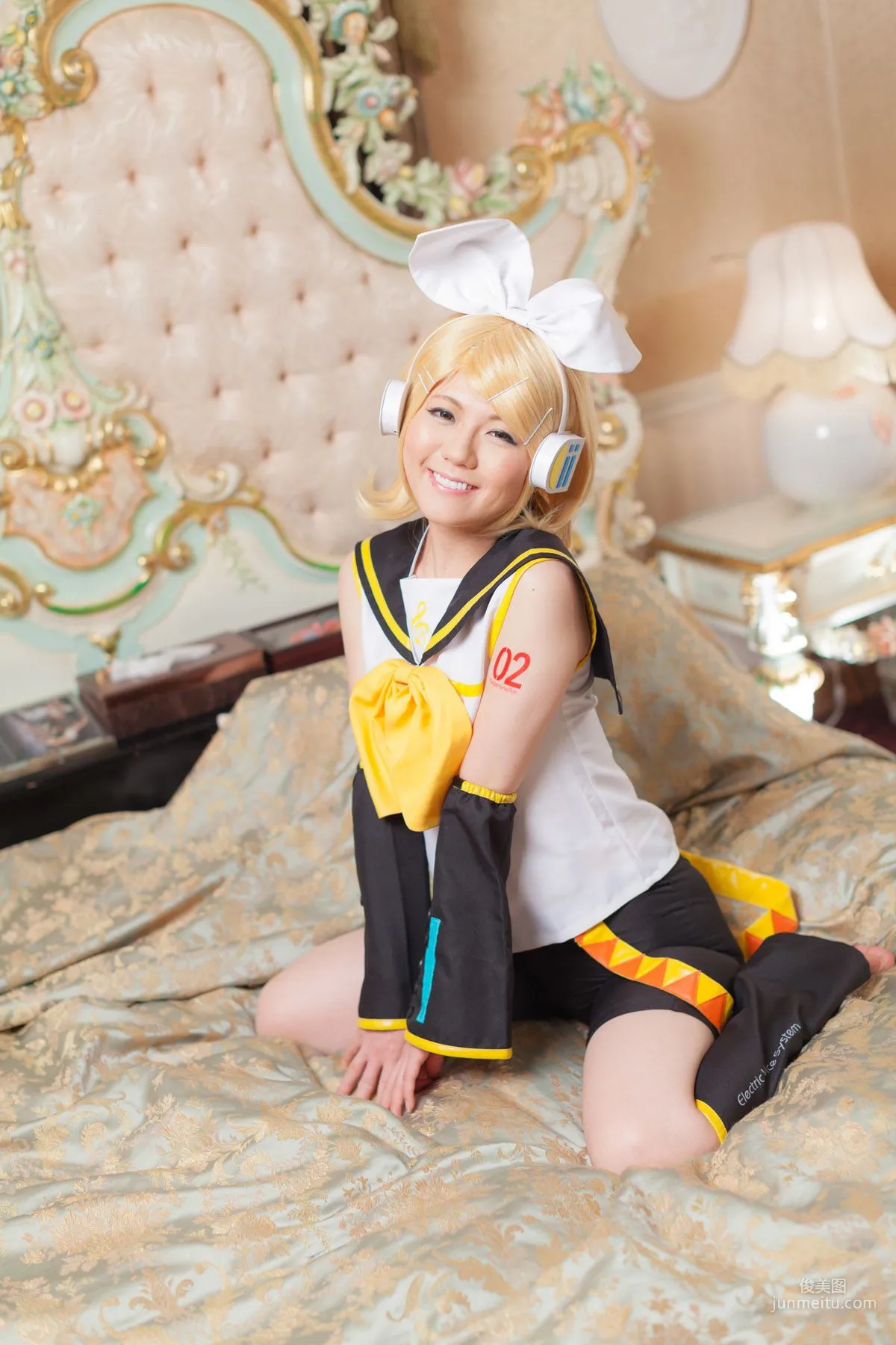 Mai Araki, VOCALOID Kagamine Rin [Cosplay Collection] Photo Set photo 2