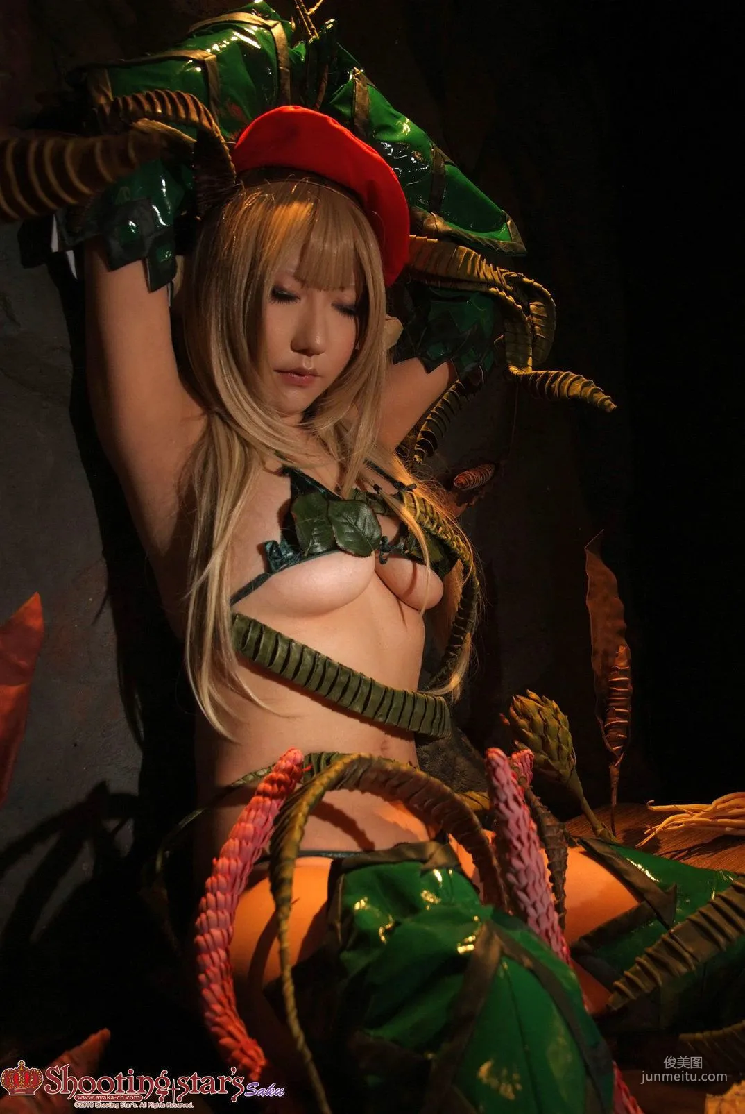 绫香サク (Saku Ayaka) 《クイーンズブレイドQueen's Blade》アイリ & Alleyne 寫真集 111