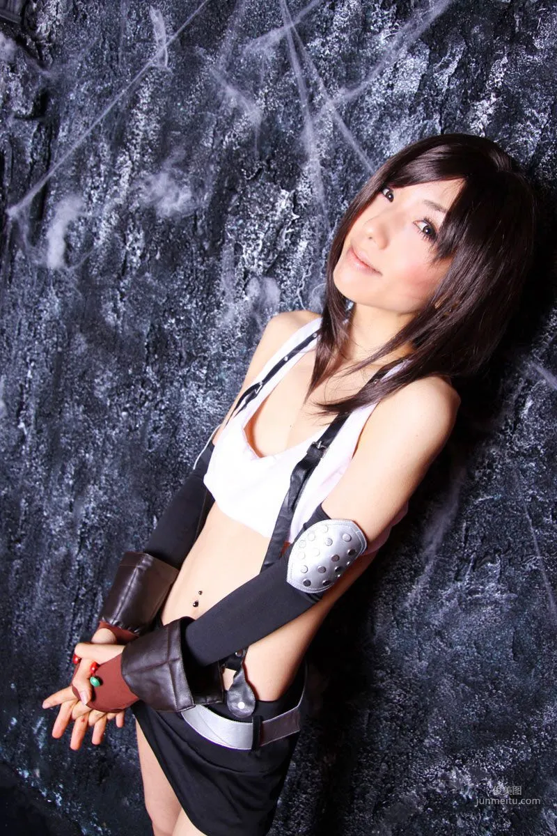 華群みさき 《Final Fantasy》Tifa Lockhart [HONEY BUNNY] 寫真集 33