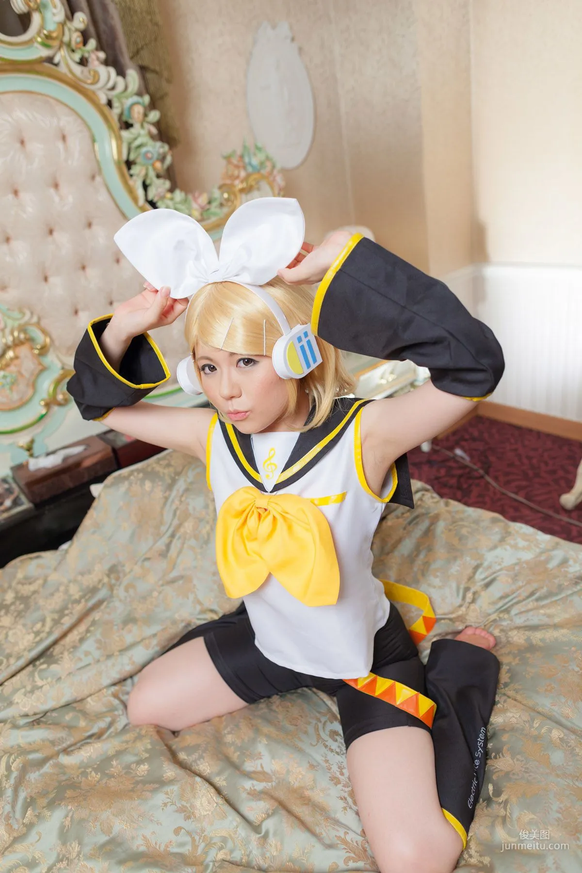 Mai Araki, VOCALOID Kagamine Rin [Cosplay Collection] Photo Set photo 19