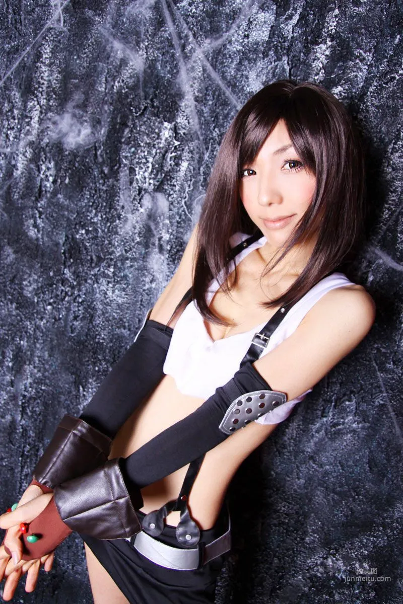華群みさき 《Final Fantasy》Tifa Lockhart [HONEY BUNNY] 寫真集 34