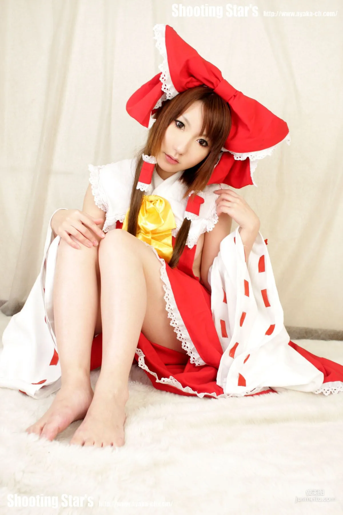 绫香 (Saku サク) 《東方Project》博麗霊夢 Reimu Hakurei 写真集100