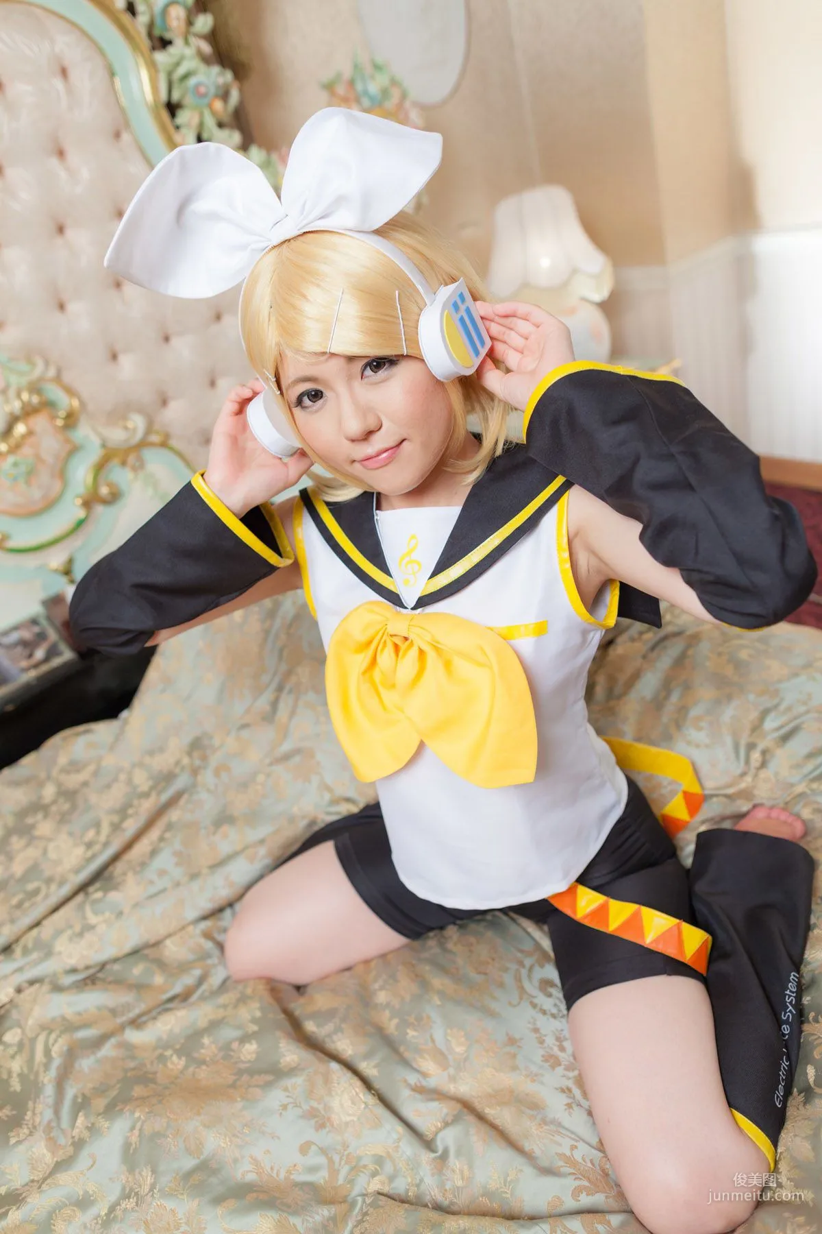 Mai Araki, VOCALOID Kagamine Rin [Cosplay Collection] Photo Set photo 14