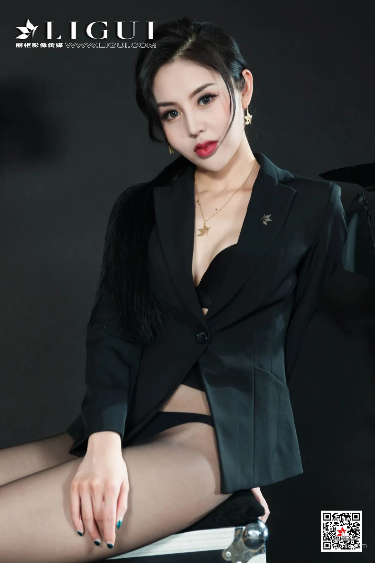 腿模凉儿《黑丝OL》 [丽柜Ligui] 网络丽人 写真集21