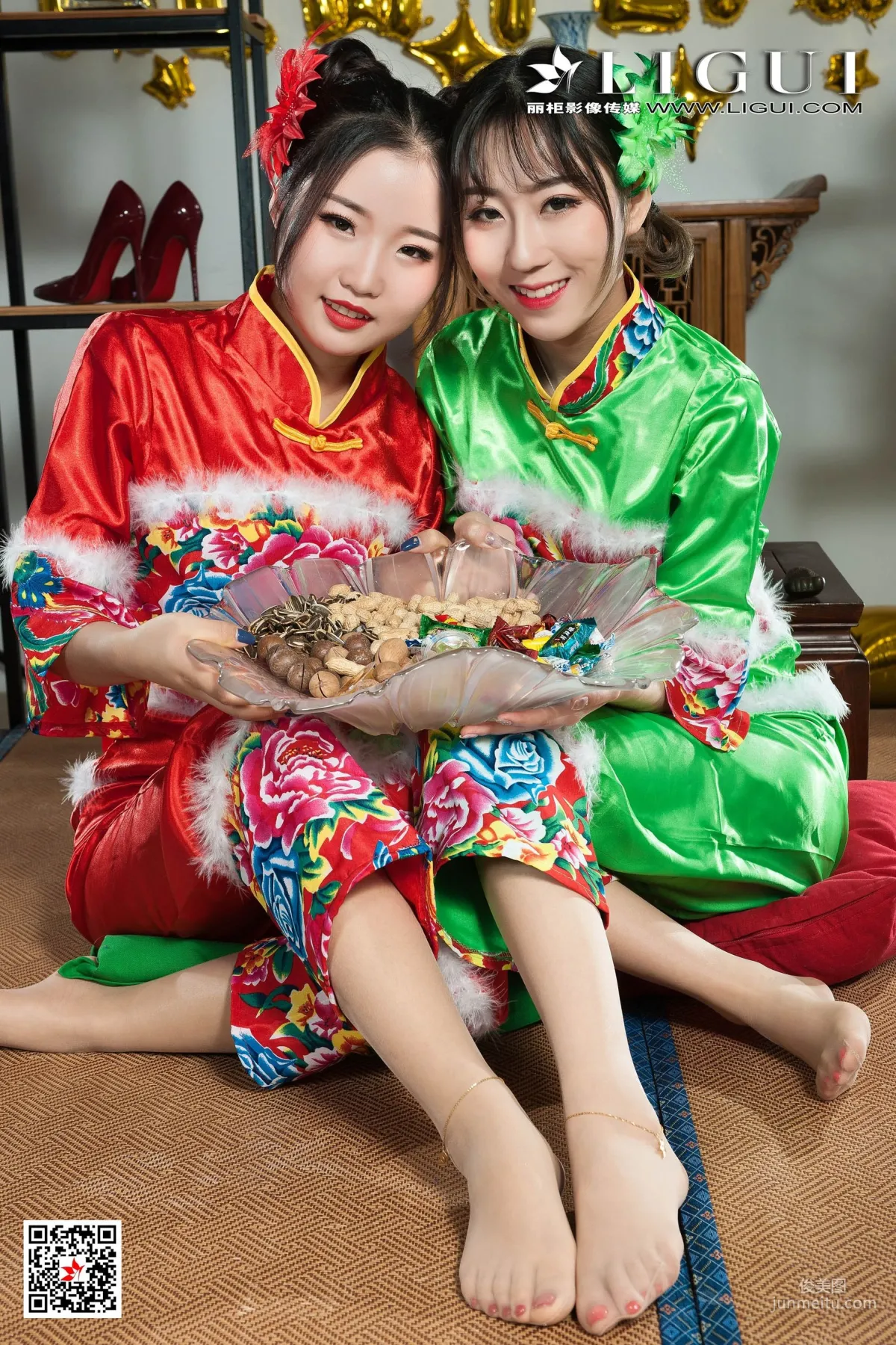 媛媛&魚妹《新春絲足福利》 [麗櫃Ligui] 網絡麗人 寫真集 10