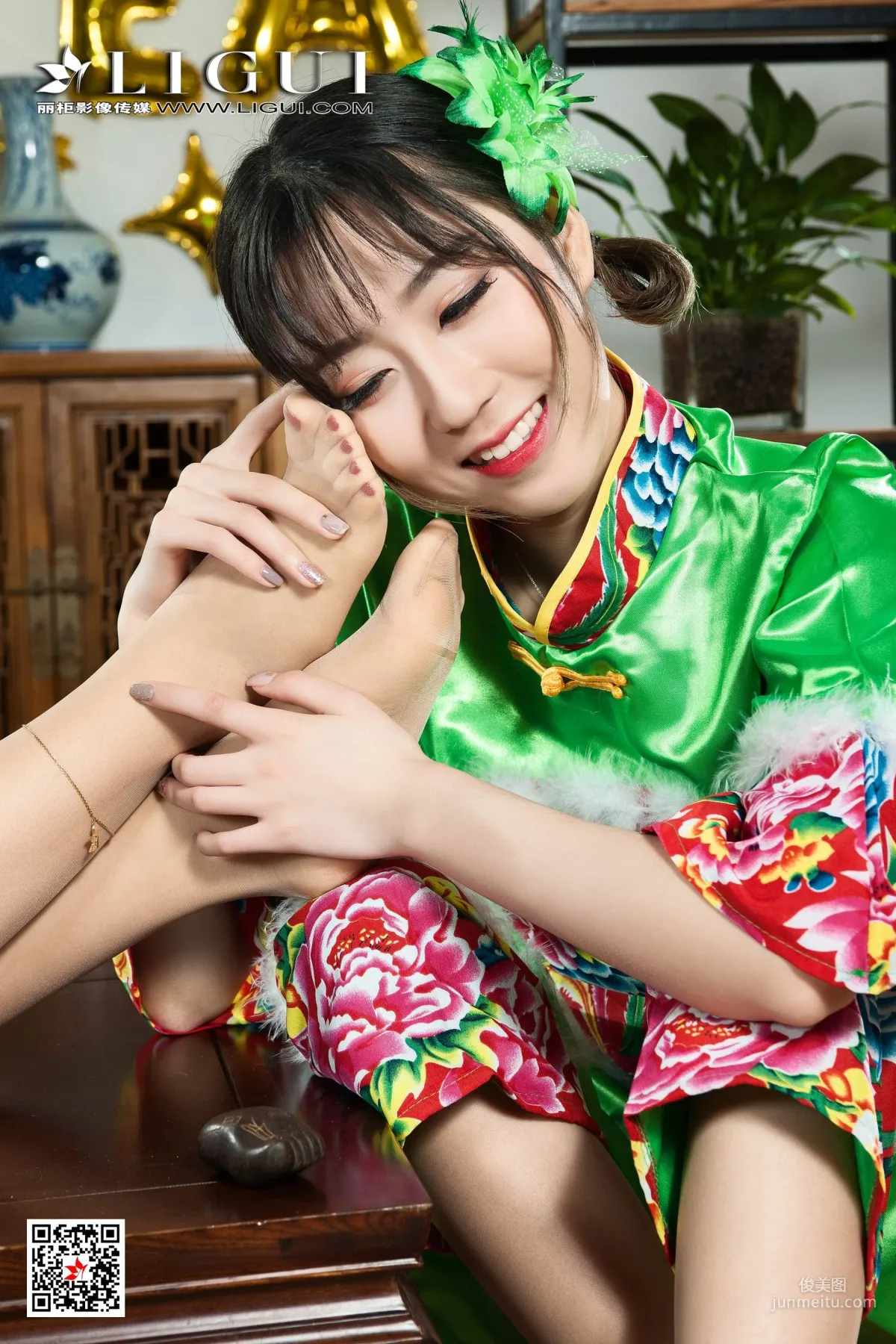 媛媛&魚妹《新春絲足福利》 [麗櫃Ligui] 網絡麗人 寫真集 44