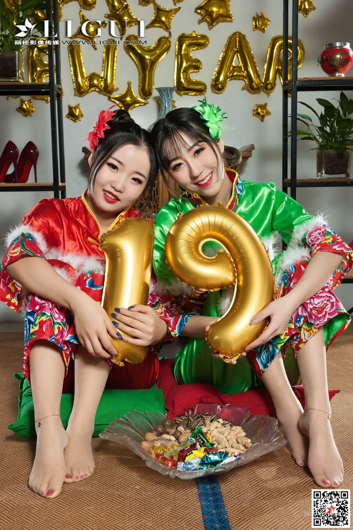 媛媛&魚妹《新春絲足福利》 [麗櫃Ligui] 網絡麗人 寫真集 22