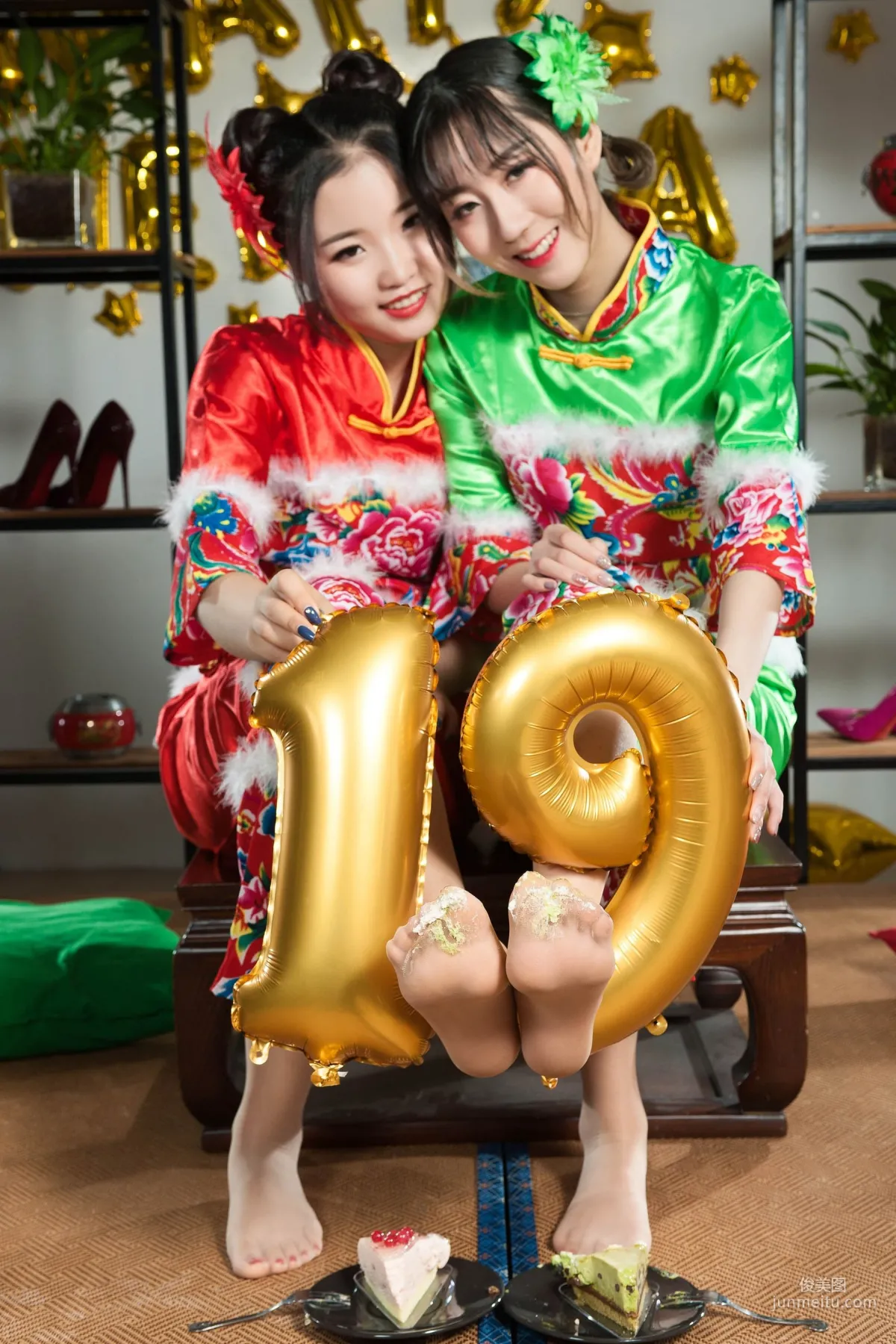媛媛&魚妹《新春絲足福利》 [麗櫃Ligui] 網絡麗人 寫真集 46