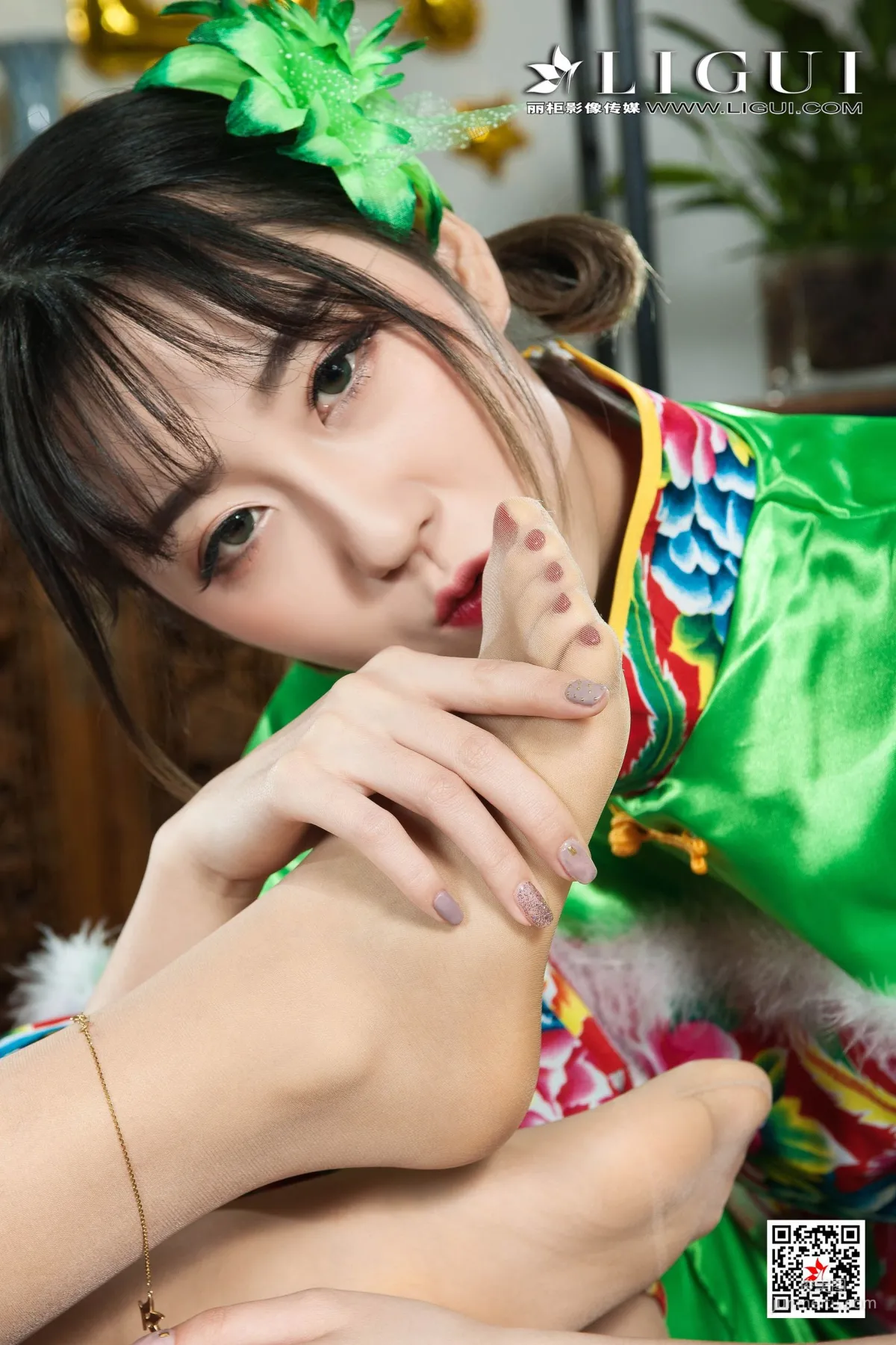 媛媛&魚妹《新春絲足福利》 [麗櫃Ligui] 網絡麗人 寫真集 35