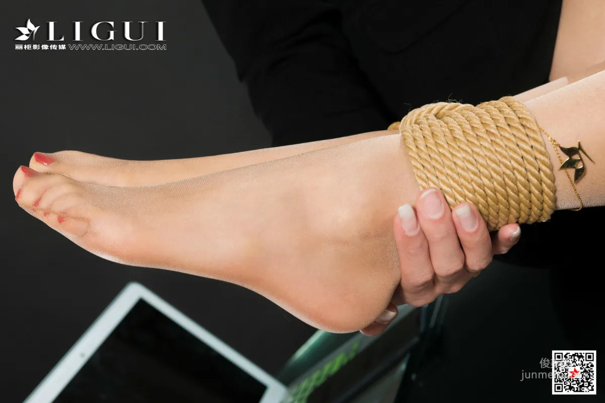 筱筱&王欣竹《OL絲足誘惑》 [麗櫃Ligui] 寫真集 45