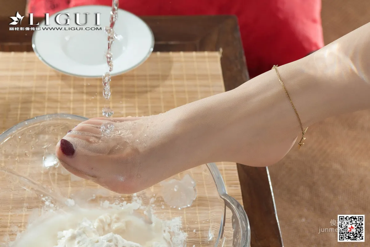 模特凉儿《肉丝厨娘》 [丽柜Ligui] 网络丽人 写真集37