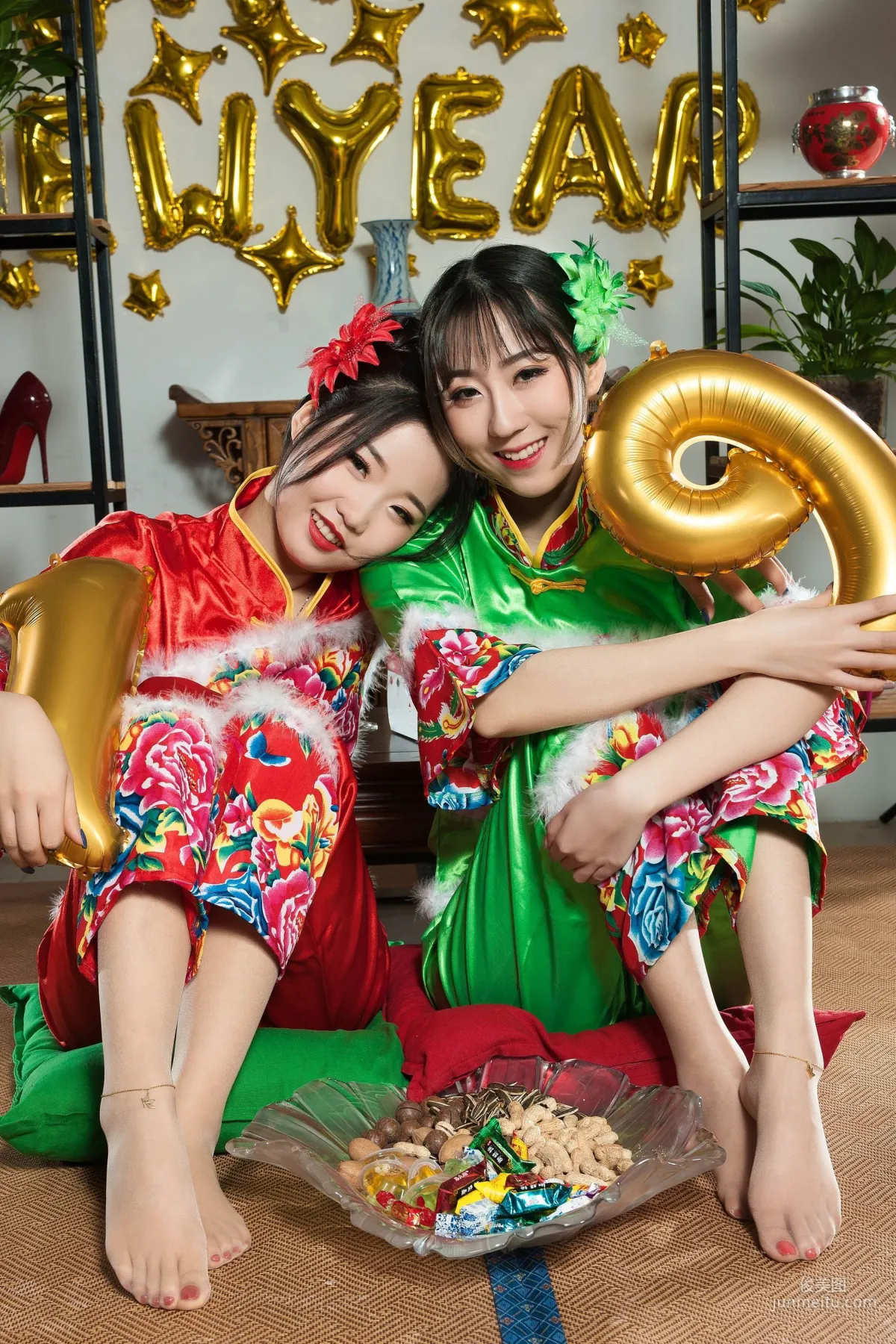媛媛&魚妹《新春絲足福利》 [麗櫃Ligui] 網絡麗人 寫真集 18