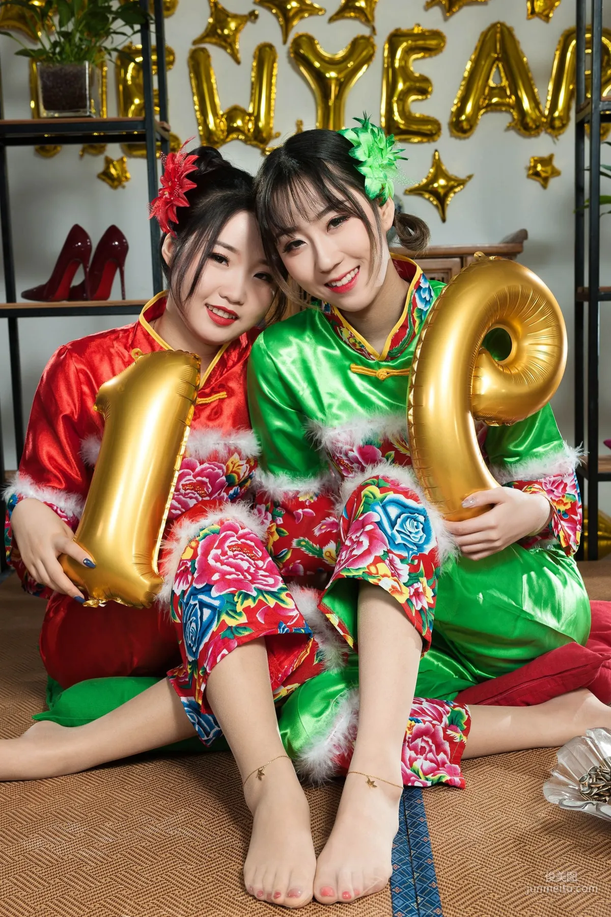 媛媛&魚妹《新春絲足福利》 [麗櫃Ligui] 網絡麗人 寫真集 36