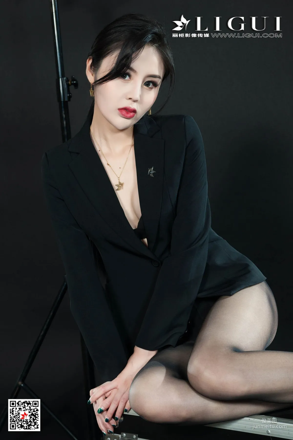 腿模凉儿《黑丝OL》 [丽柜Ligui] 网络丽人 写真集19