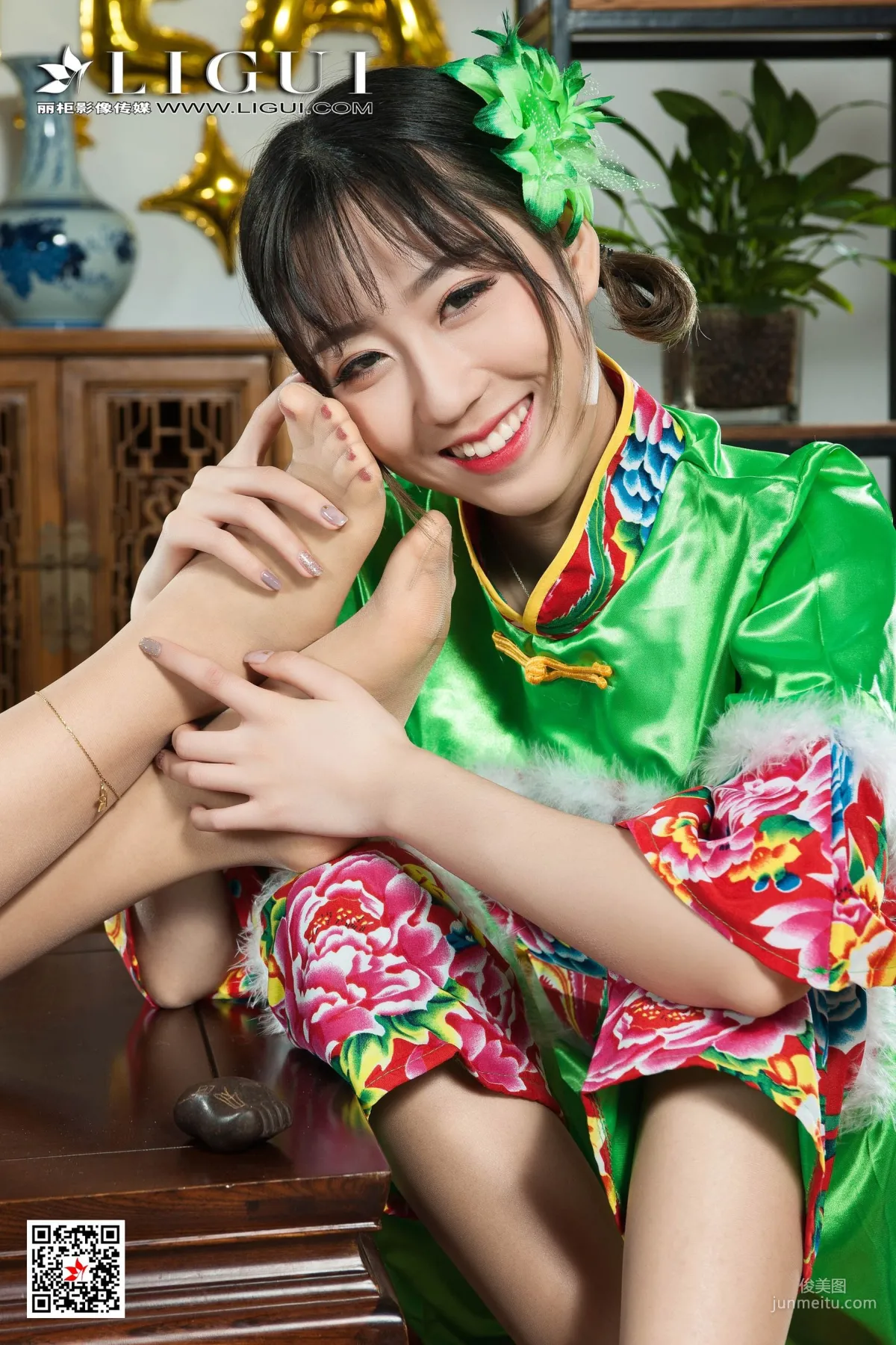 媛媛&魚妹《新春絲足福利》 [麗櫃Ligui] 網絡麗人 寫真集 25