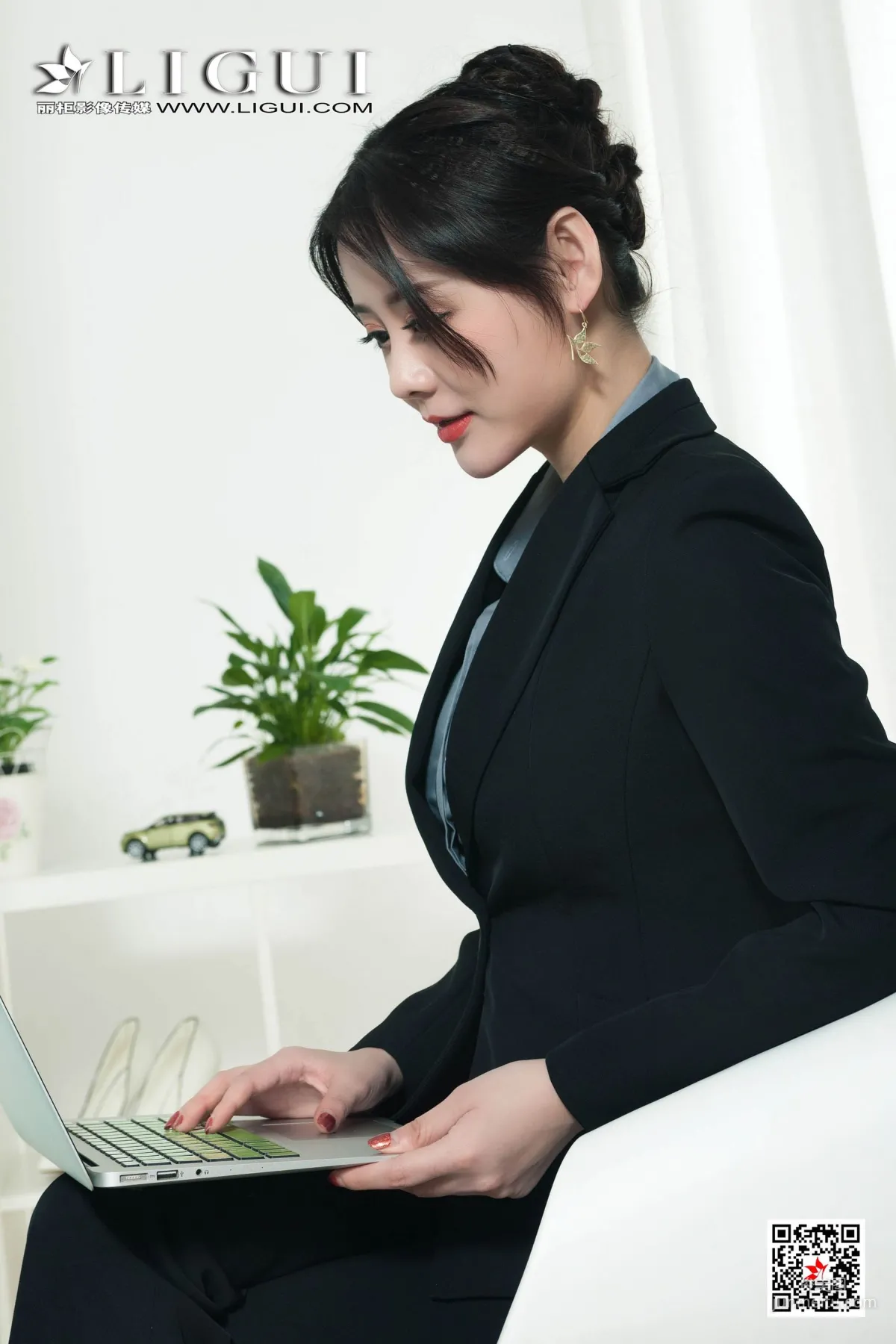 苏曼《紧身裤OL女郎》 [丽柜Ligui] 网络丽人 写真集18