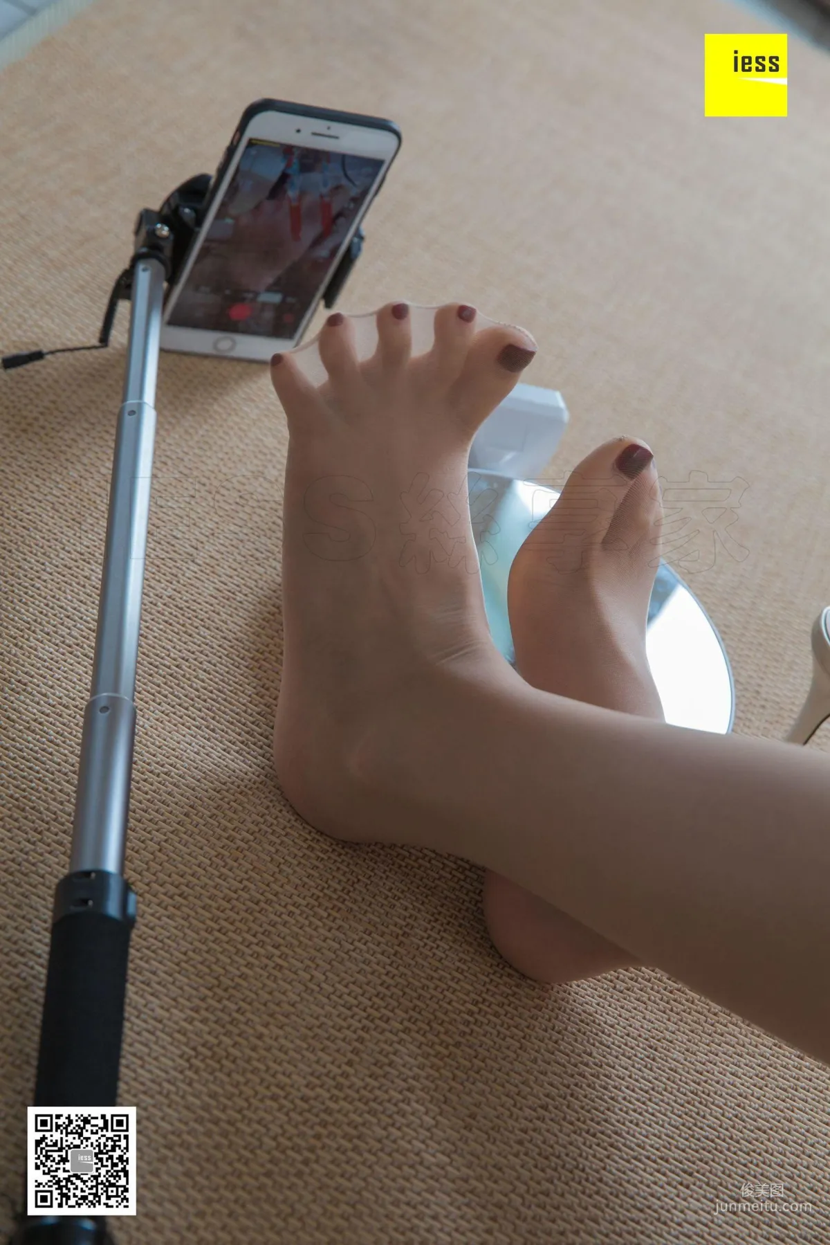模特九妹 《九妹玩自拍》 [异思趣向IESS] 美腿写真集91