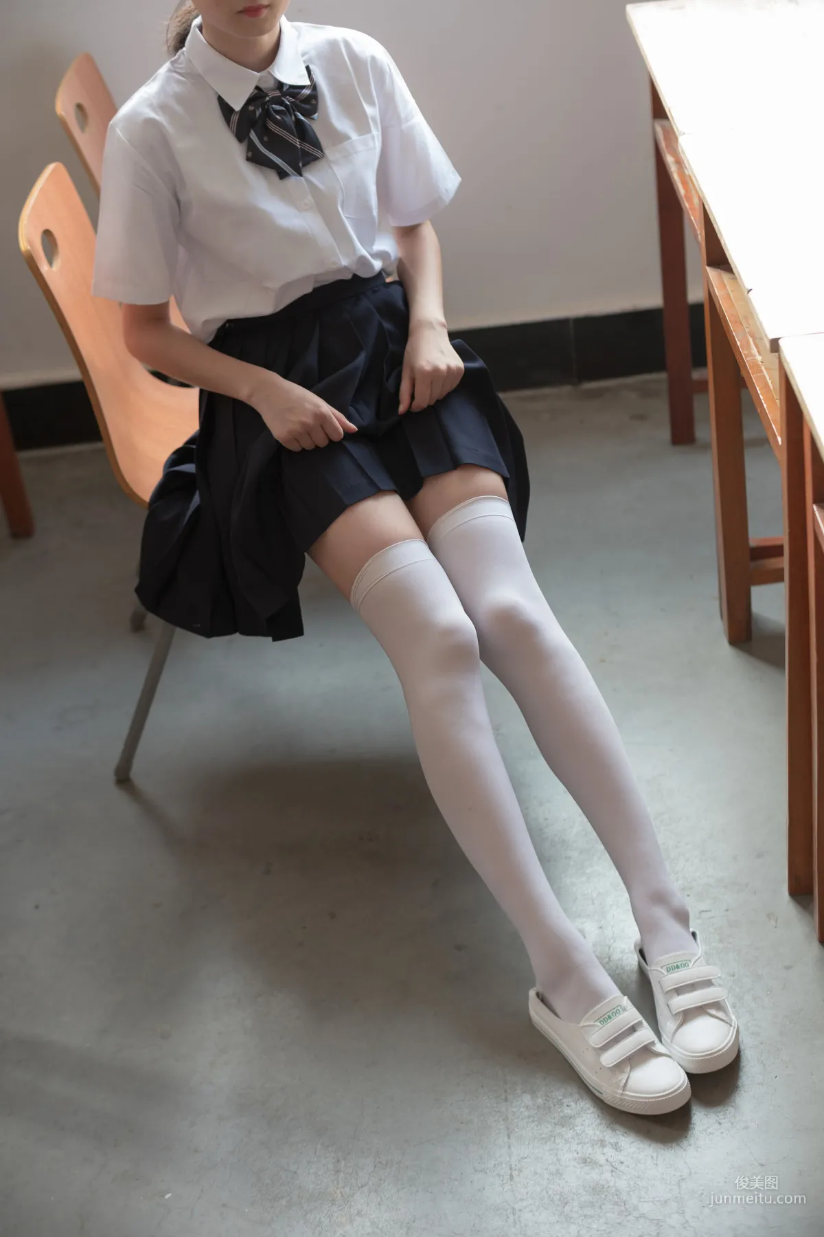 教室裡的JK白絲少女 [森蘿财團] [BETA-022] 寫真集 26