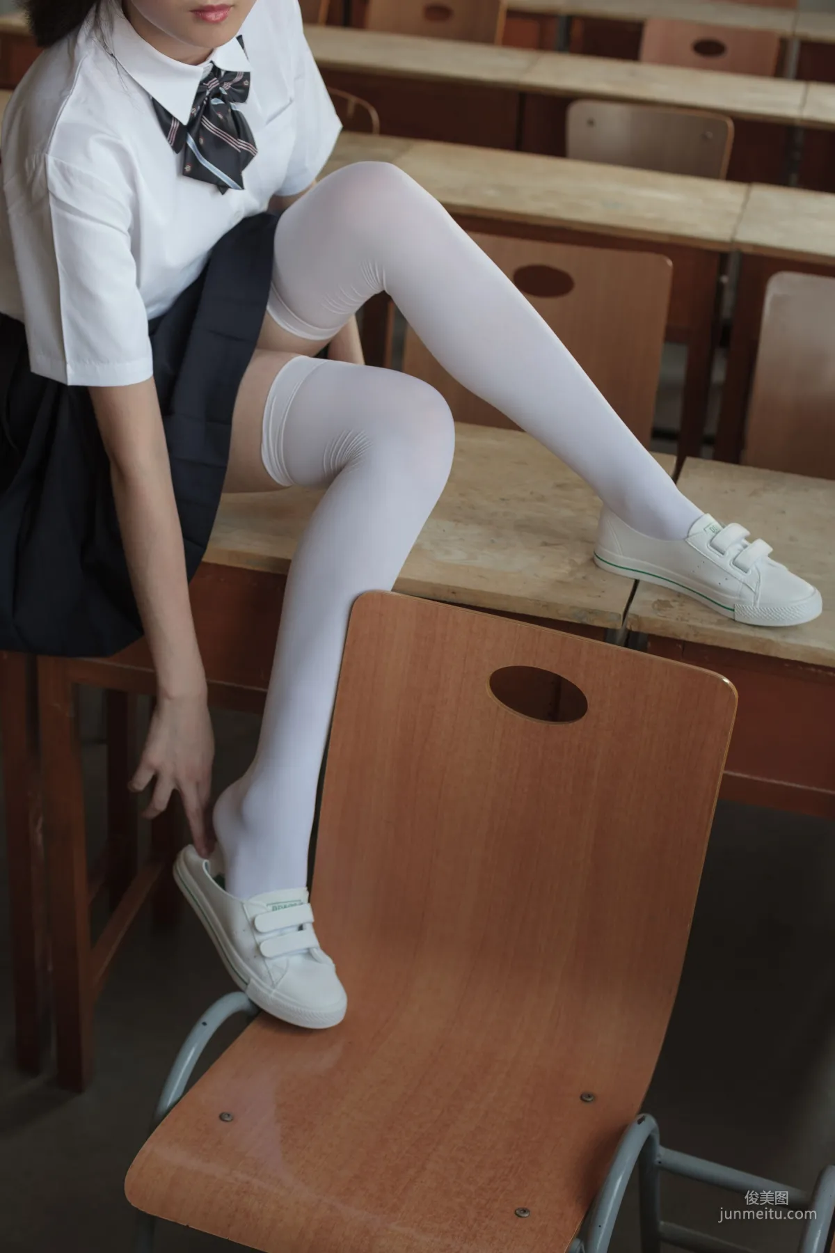 教室裡的JK白絲少女 [森蘿财團] [BETA-022] 寫真集 8
