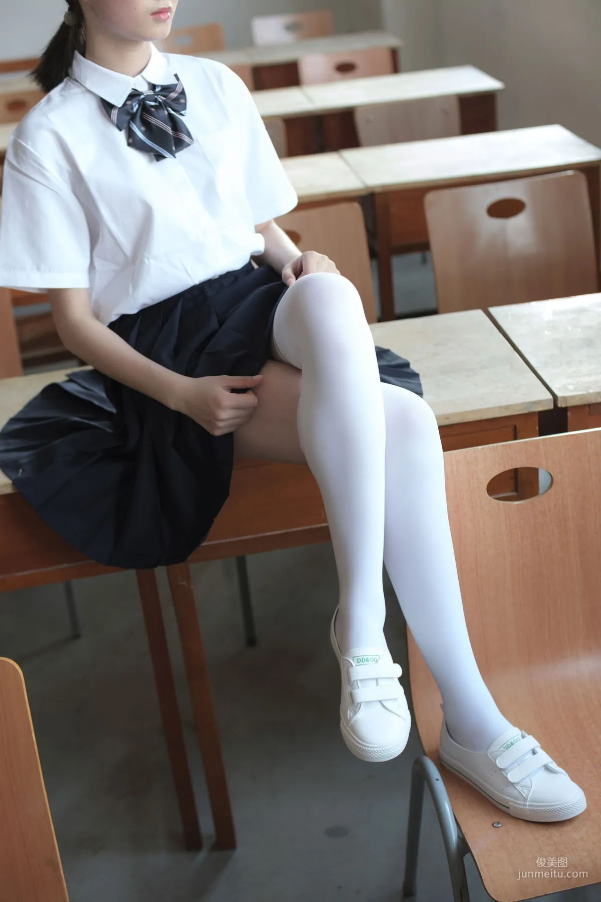 教室裡的JK白絲少女 [森蘿财團] [BETA-022] 寫真集 7