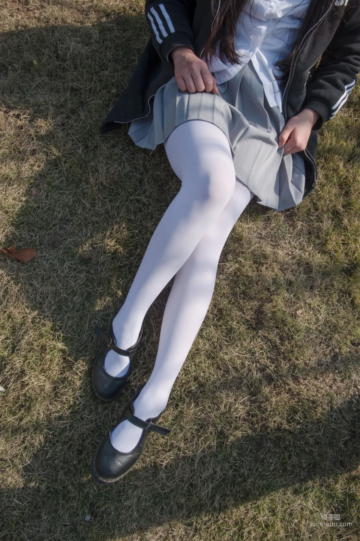 户外白丝萝莉丝足秀 [森萝财团] [BETA-012] 写真集7