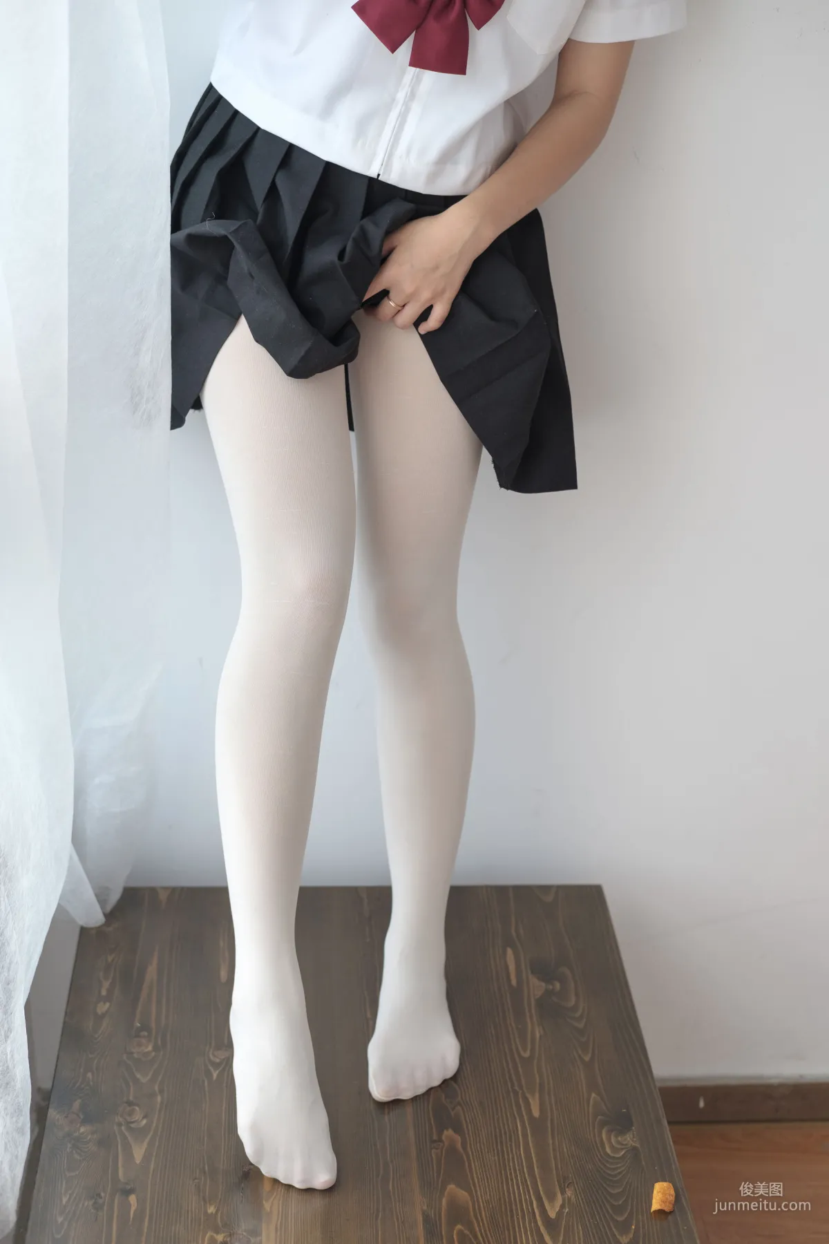 白丝美足学生装萝莉 [森萝财团] [BETA-028] 写真集18