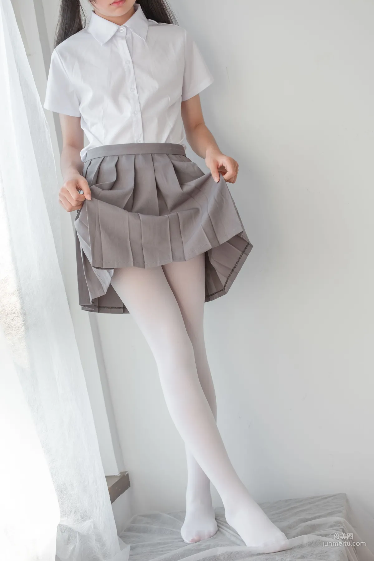玩手机的白丝少女 [森萝财团] [BETA-029] 写真集84