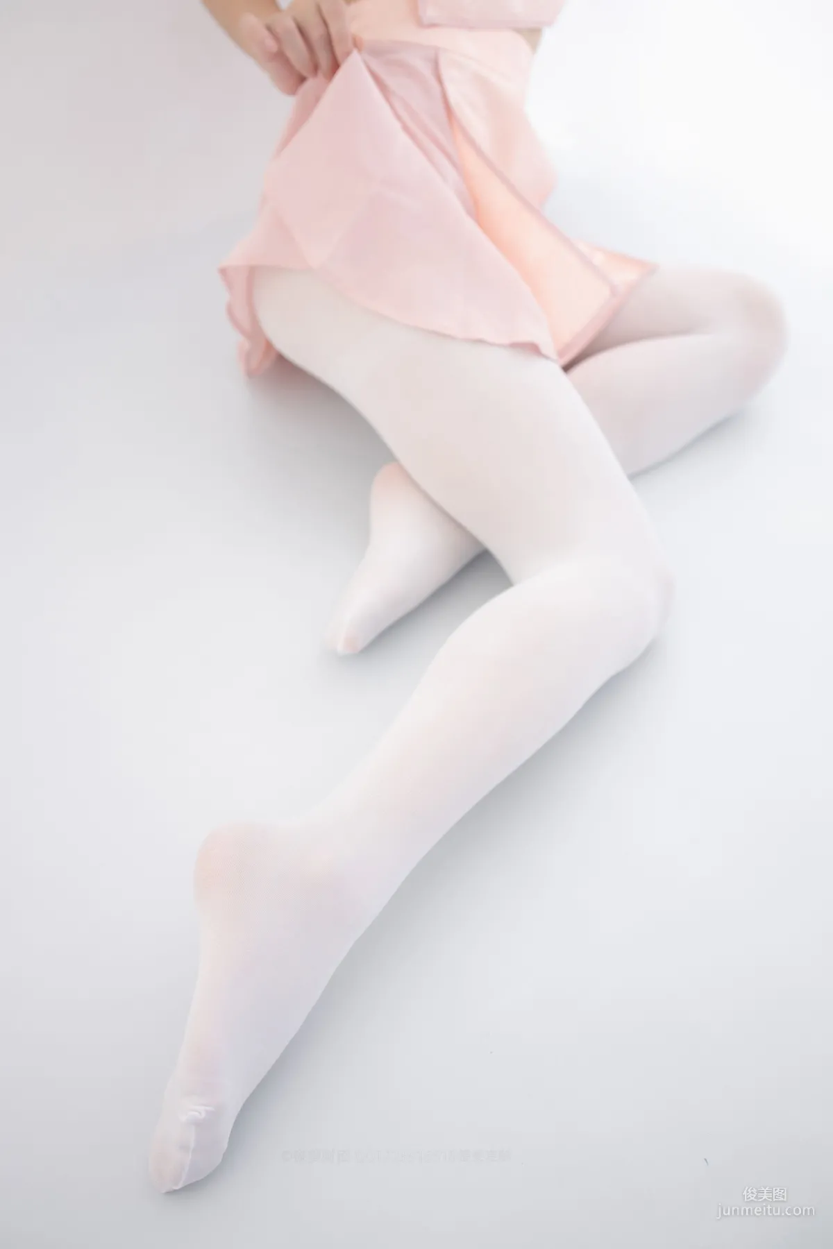 80D白丝踩物 [森萝财团] [X-052] 写真集13