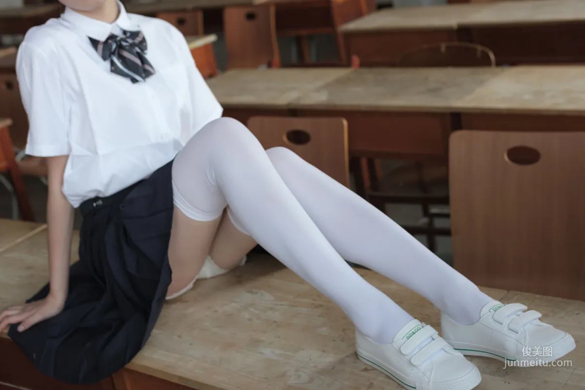 教室里的JK白丝少女 [森萝财团] [BETA-022] 写真集9