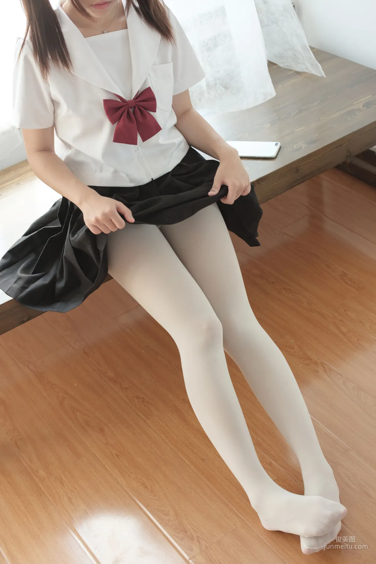 白丝美足学生装萝莉 [森萝财团] [BETA-028] 写真集32
