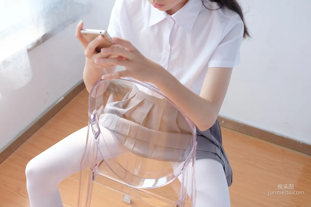 玩手机的白丝少女 [森萝财团] [BETA-029] 写真集14