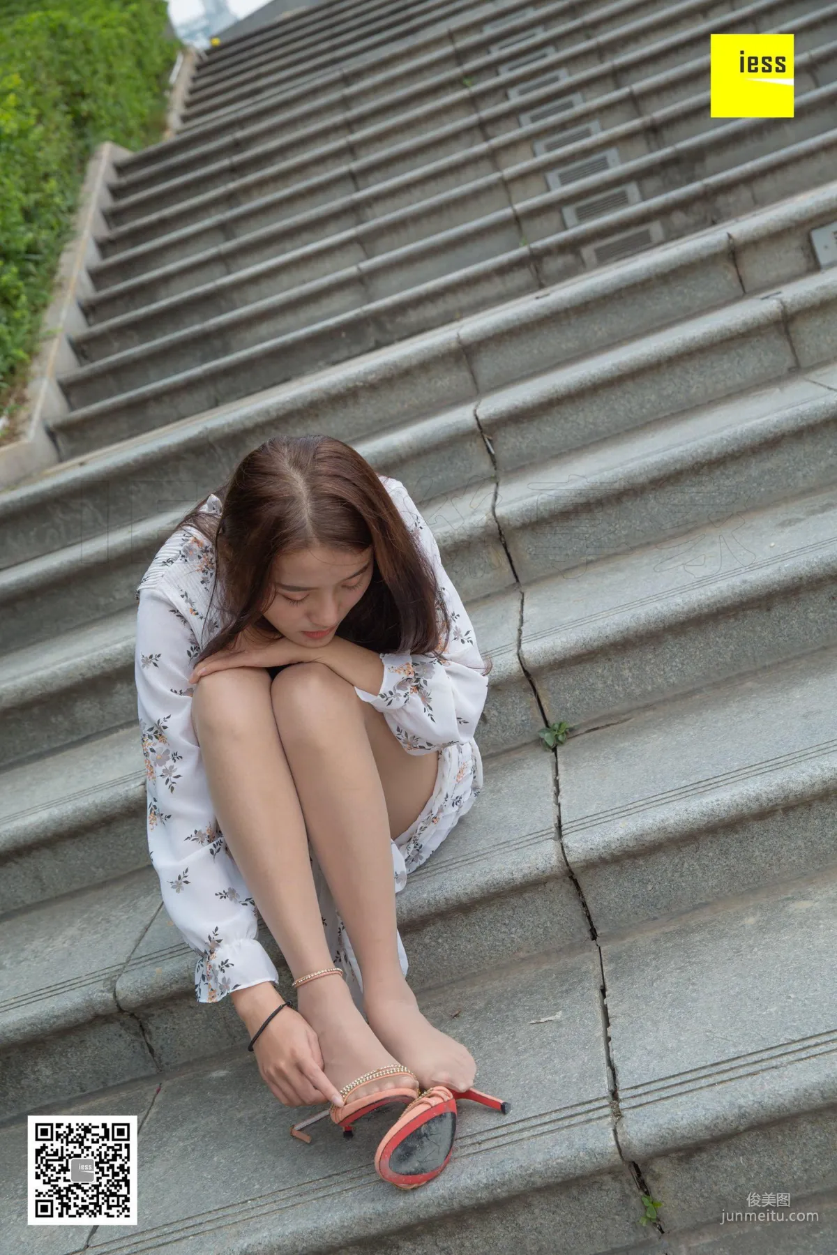 腿模婉萍 《婉萍飘飘仙女裙》 [异思趣向IESS] 写真集82